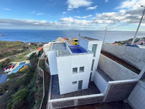 🏡 Moradia T3 de Luxo - Piscina Panorâmica e Vista Mar Definitiva