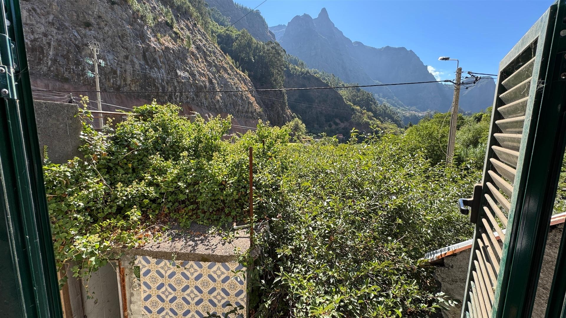 Moradia para Restaurar T2 Venda em Curral das Freiras,Câmara de Lobos