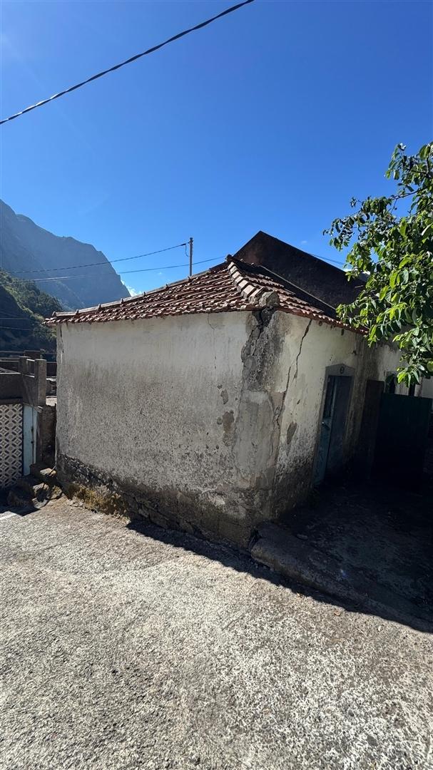 Moradia para Restaurar T2 Venda em Curral das Freiras,Câmara de Lobos