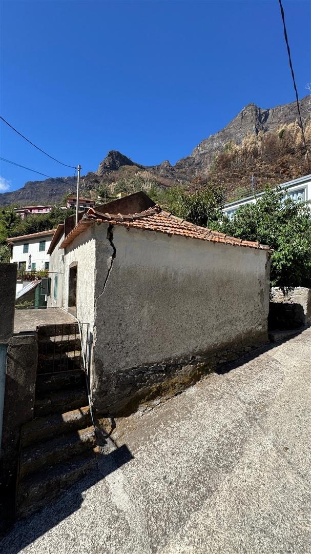 Moradia para Restaurar T2 Venda em Curral das Freiras,Câmara de Lobos