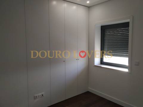 Apartamento T4 renovado na rua Nossa Senhora de Fátima, Boavista