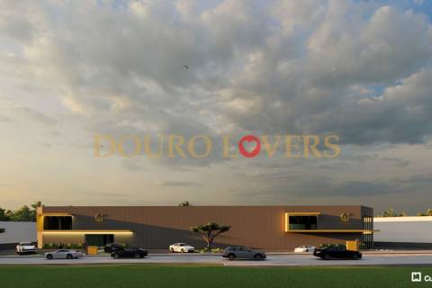 Terreno industrial com projeto aprovado para construção de 2 armazéns na zona Industrial em Serzedo.