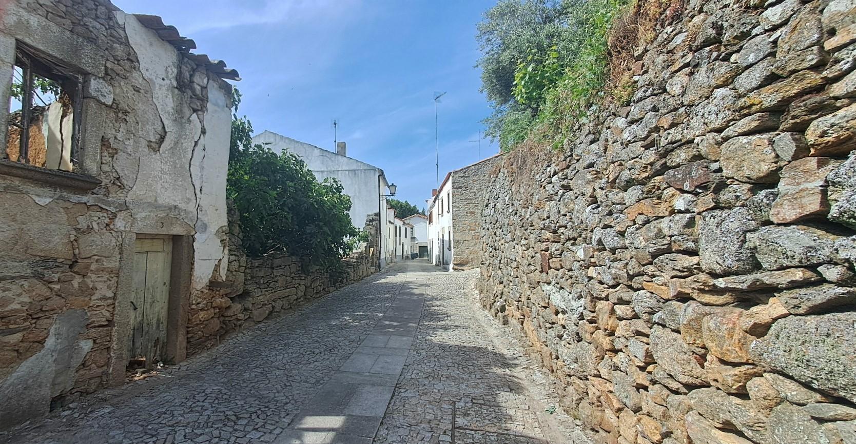Moradia para Restaurar T2 Venda em Miranda do Douro,Miranda do Douro