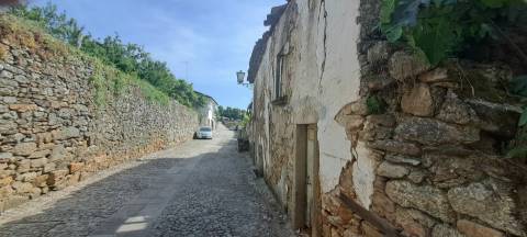 Moradia para Restaurar T2 Venda em Miranda do Douro,Miranda do Douro