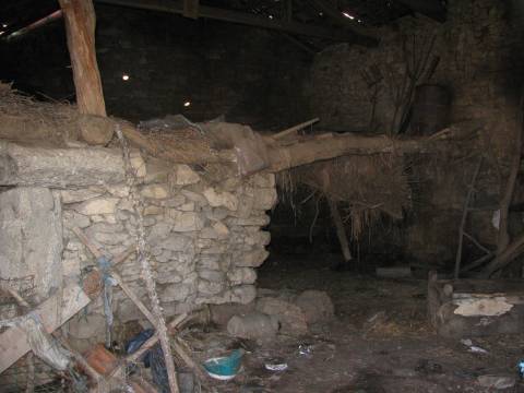 Construções rústicas para restauro, Duas Igrejas