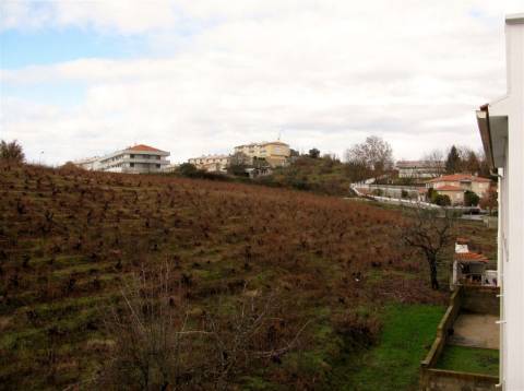 Prédio de comércio e habitação. Miranda do Douro
