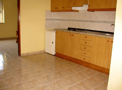 Prédio de comércio e habitação. Miranda do Douro