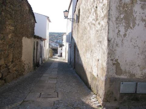 Moradia para Restaurar, Miranda do Douro