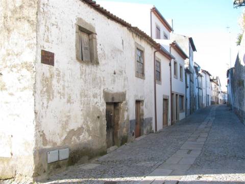 Moradia para Restaurar, Miranda do Douro