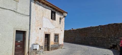 Moradia para Restaurar, zona histórica de Miranda do Douro