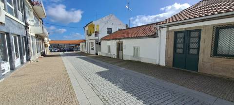Moradia para restaurar T2 em Miranda do Douro