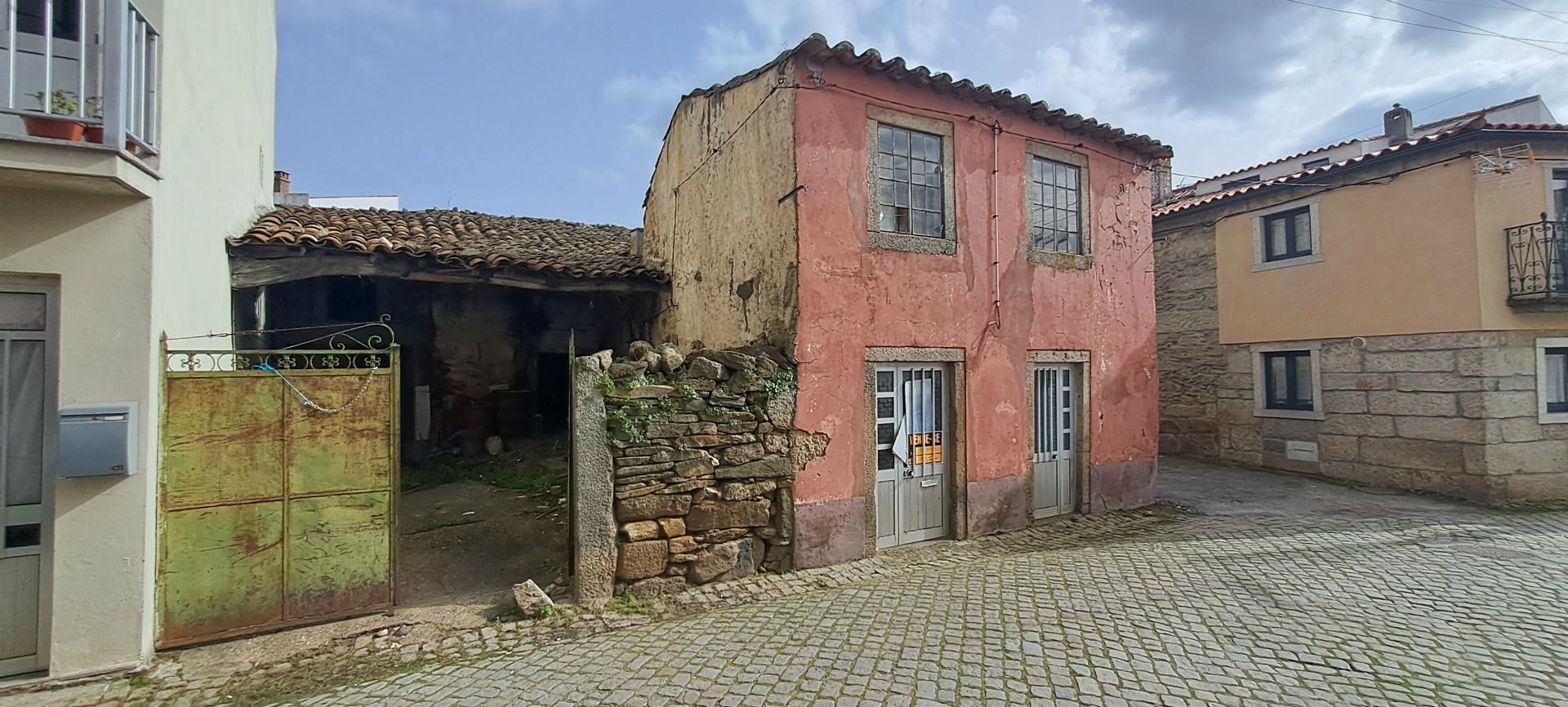Moradia para restaurar em Sendim