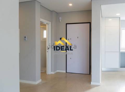 Moradia Geminada T4 DUPLEX Venda em Fernão Ferro,Seixal