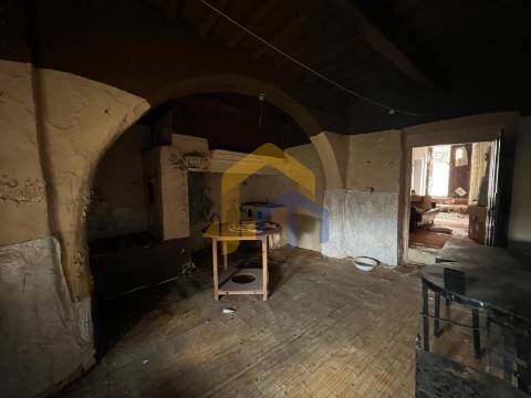 Prédio T5,  zona histórica de Estremoz, junto à Pousada Rainha Santa Isabel