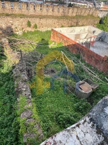 Prédio T5,  zona histórica de Estremoz, junto à Pousada Rainha Santa Isabel