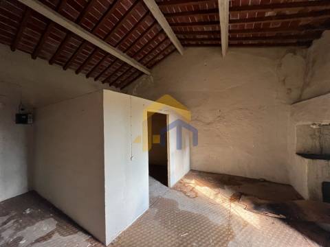 Prédio T5,  zona histórica de Estremoz, junto à Pousada Rainha Santa Isabel