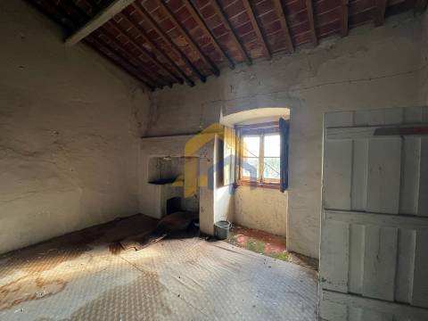 Prédio T5,  zona histórica de Estremoz, junto à Pousada Rainha Santa Isabel