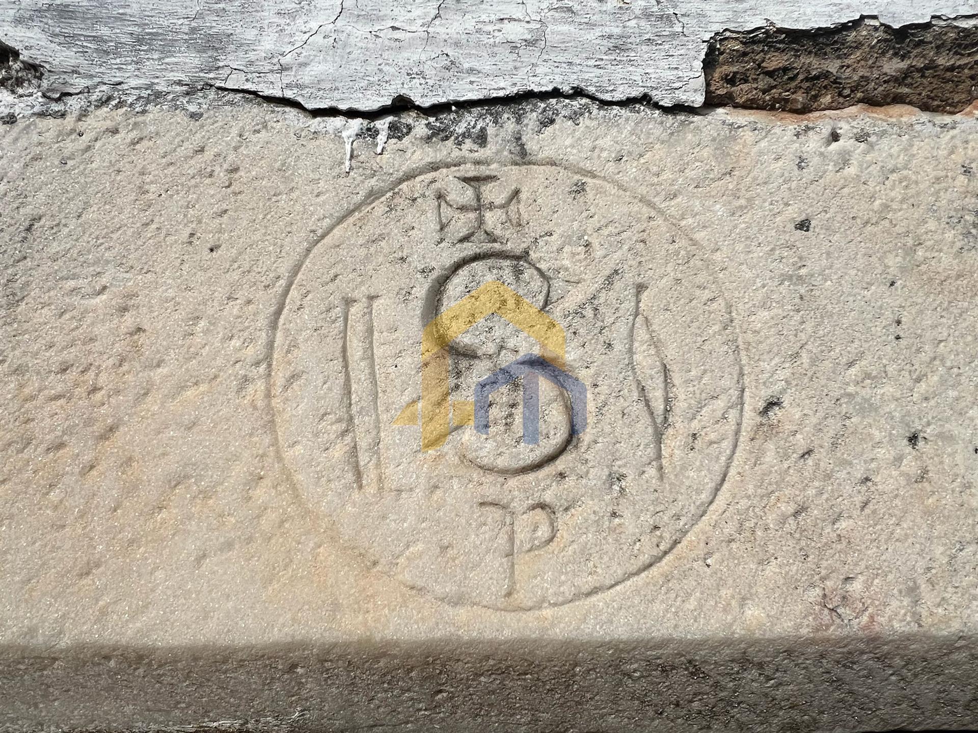 Prédio T5,  zona histórica de Estremoz, junto à Pousada Rainha Santa Isabel