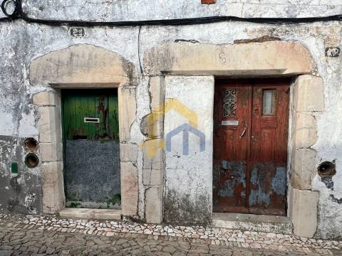 Prédio T5,  zona histórica de Estremoz, junto à Pousada Rainha Santa Isabel