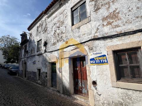 Prédio T5,  zona histórica de Estremoz, junto à Pousada Rainha Santa Isabel