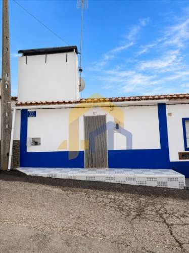 Moradia T2 totalmente remodelada em São Bento do Cortiço, Estremoz