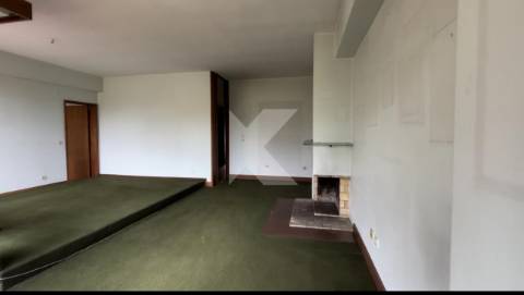 Apartamento T4 com garagem junto ao Rio Douro
