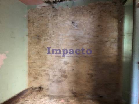Moradia T1 para restaurar em Cucujães, Oliveira de Azeméis