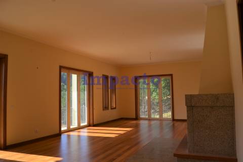 Quinta com moradia T6 em Fajões, Oliveira de Azeméis