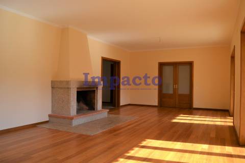 Quinta com moradia T6 em Fajões, Oliveira de Azeméis