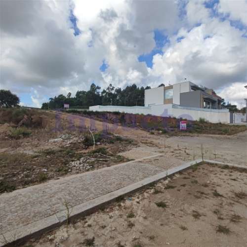 Lote de Terreno na Azenha em Arrifana, Santa Maria da Feira.