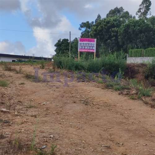 Lote de Terreno na Azenha em Arrifana, Santa Maria da Feira.