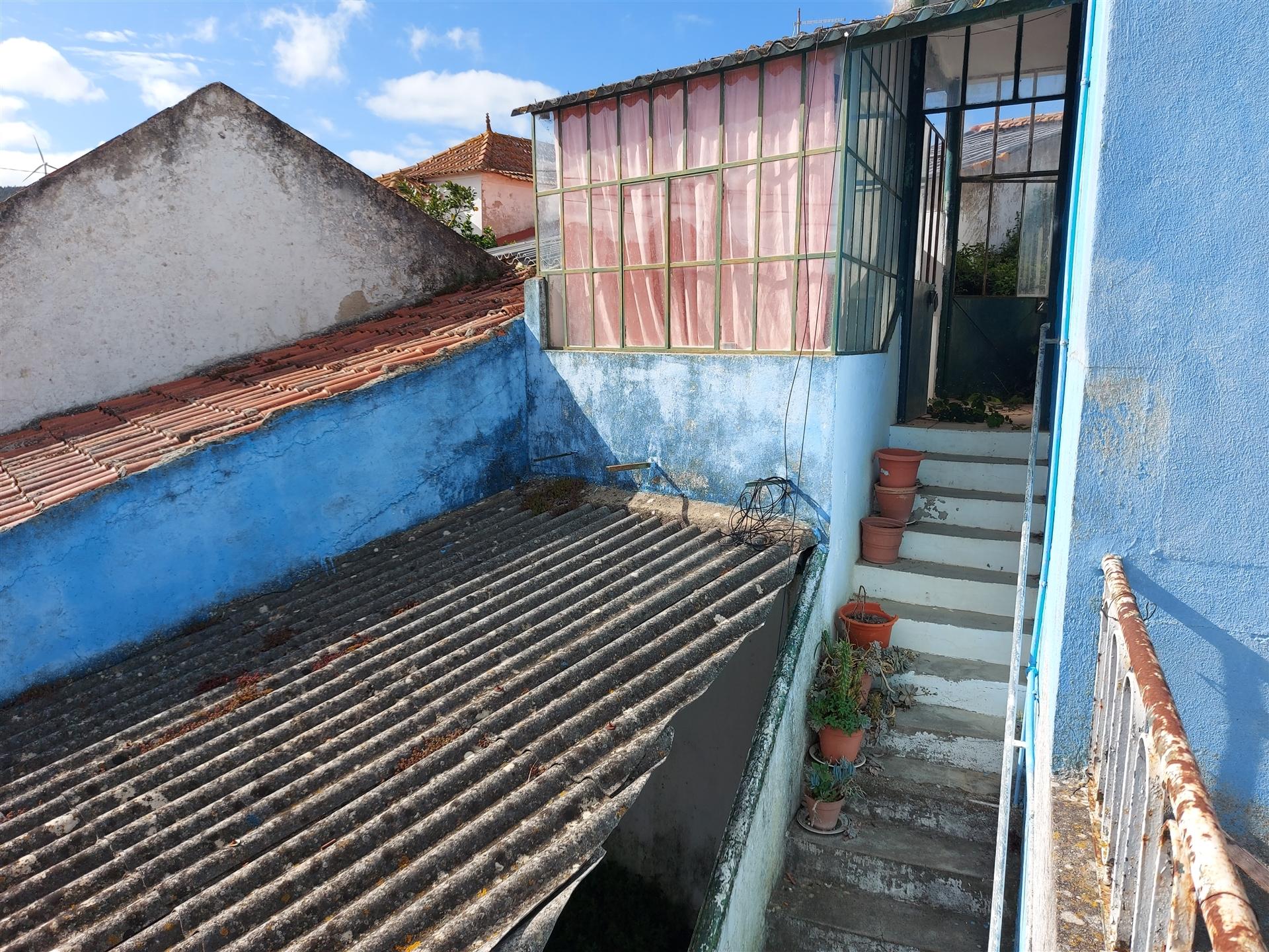 Venda Judicial de Moradia para remodelar em Vila Chã, Ventosa