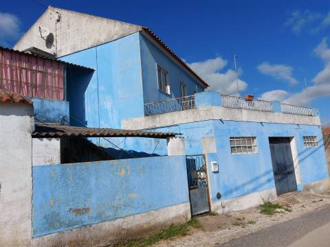 Venda Judicial de Moradia para remodelar em Vila Chã, Ventosa