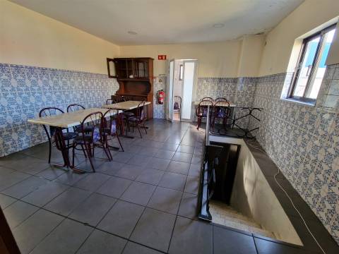 Arrendar espaço comercial  em Carregosa