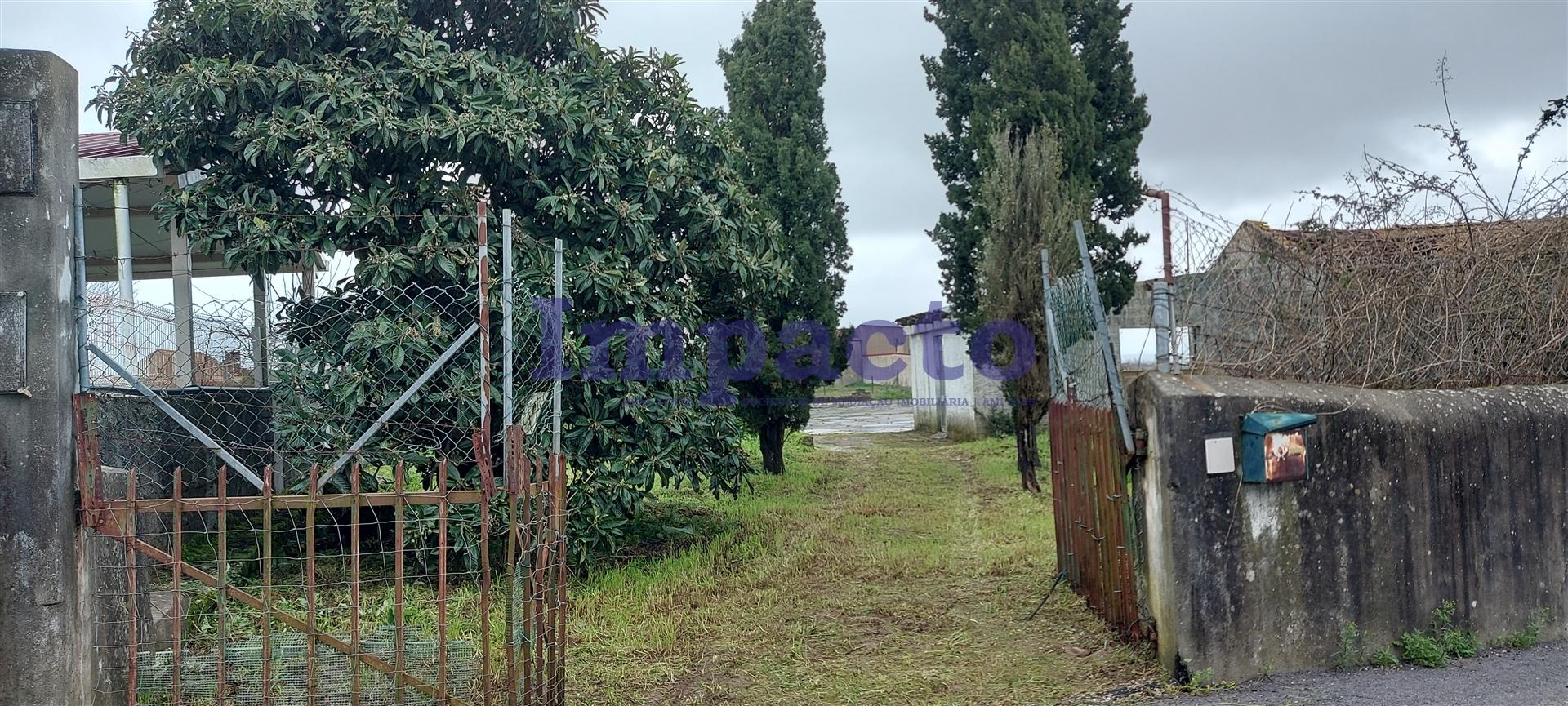 Terreno rústico com viabilidade de construção