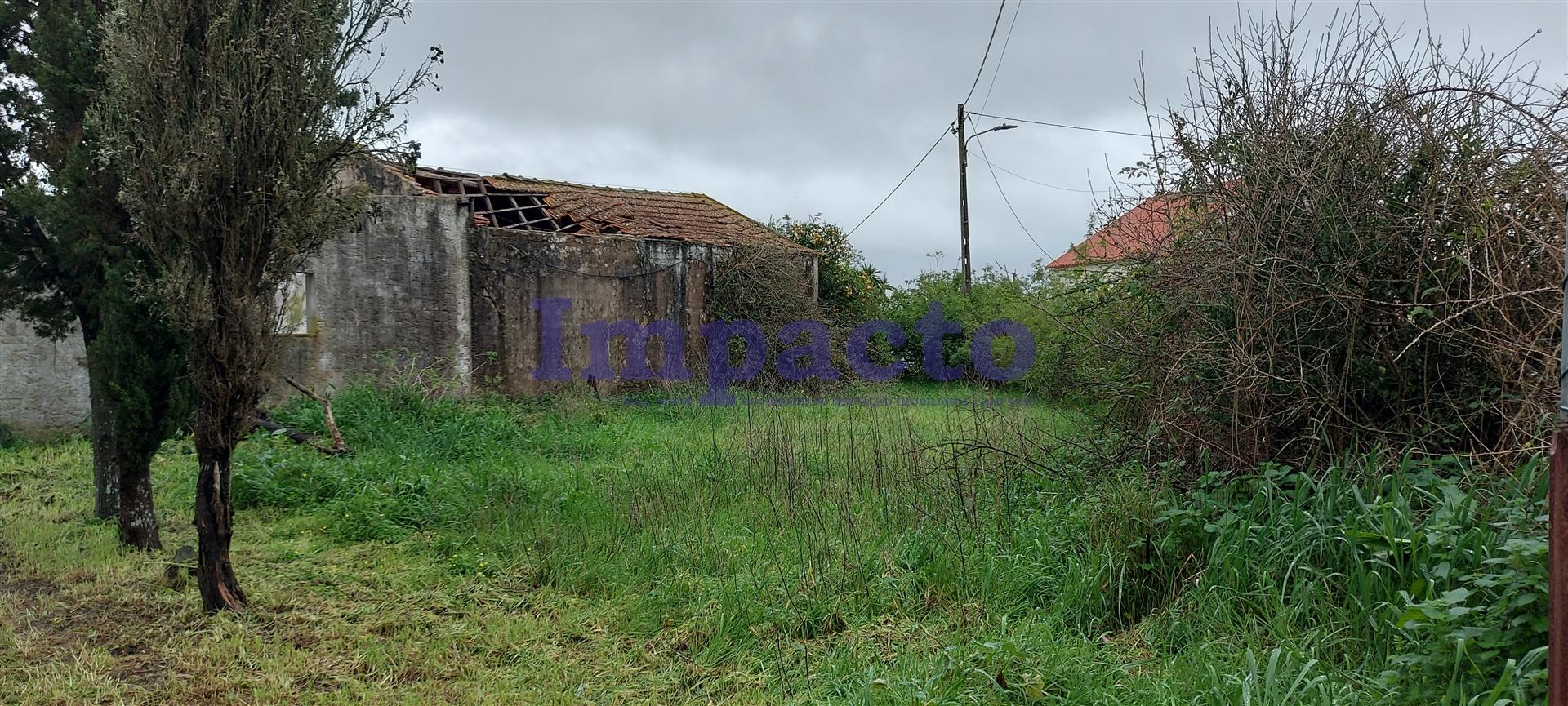 Terreno rústico com viabilidade de construção