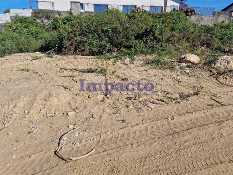 Terreno com viabilidade de construção em Escapães