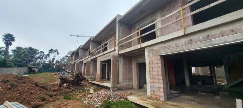 Moradia T3 em Construção em Nogueira do Cravo, Oliveira de Azeméis