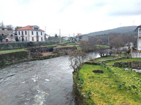 Moradia para reabilitar junto à Ponte do Abade em Sernancelhe