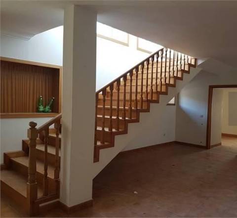 Moradia T5 restaurada em Ovar.