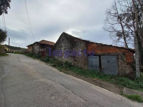 Moradia T3 para restaurar em Escariz Arouca