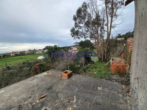 Moradia T3 para restaurar em Escariz Arouca