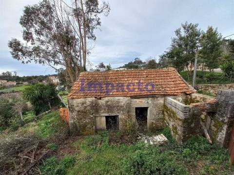 Moradia T3 para restaurar em Escariz Arouca