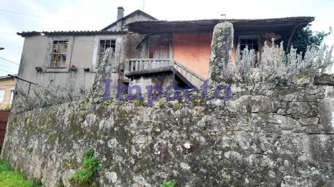 Ruína em Milheirós de Poiares, Santa Maria da Feira
