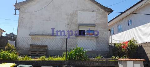 2 Moradias T2 para remodelar em São João da Madeira.