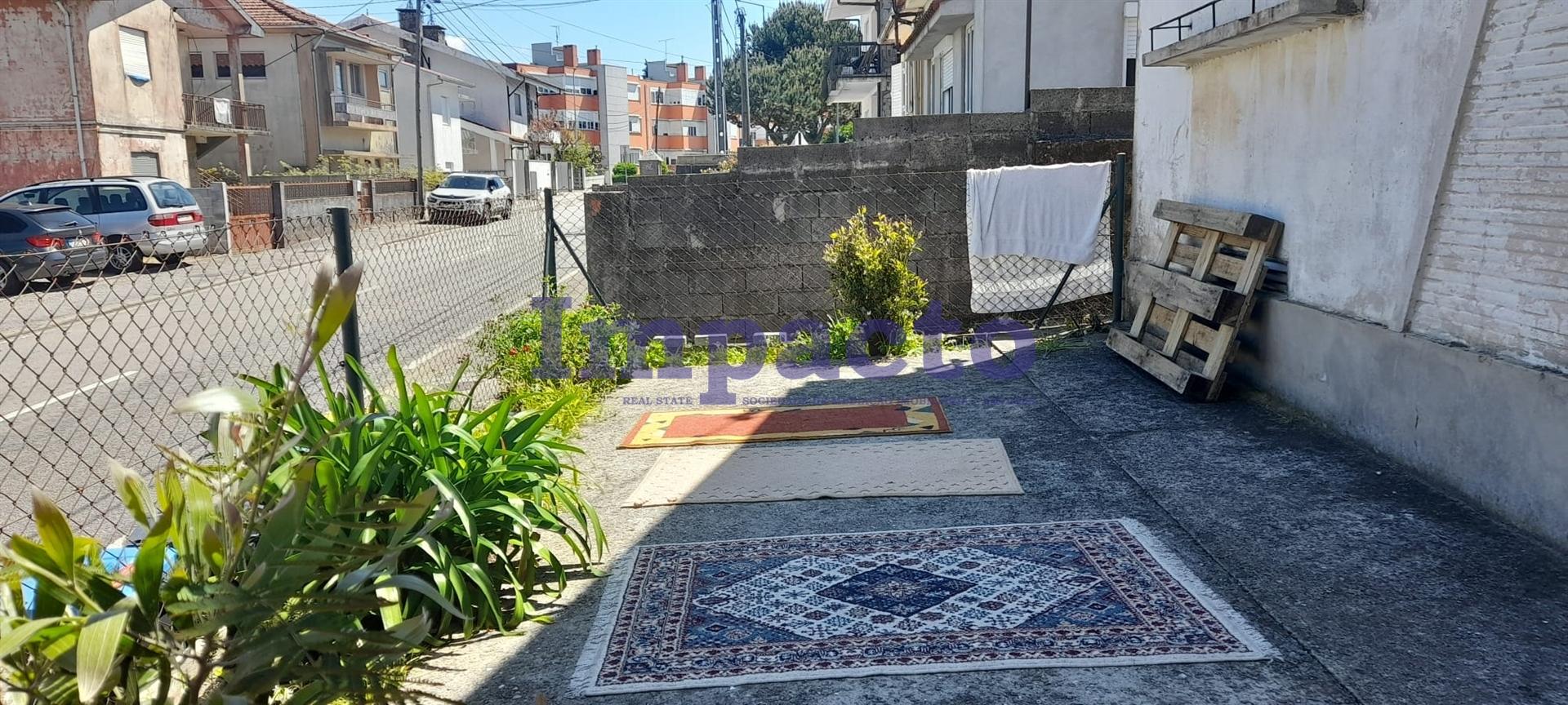 2 Moradias T2 para remodelar em São João da Madeira.