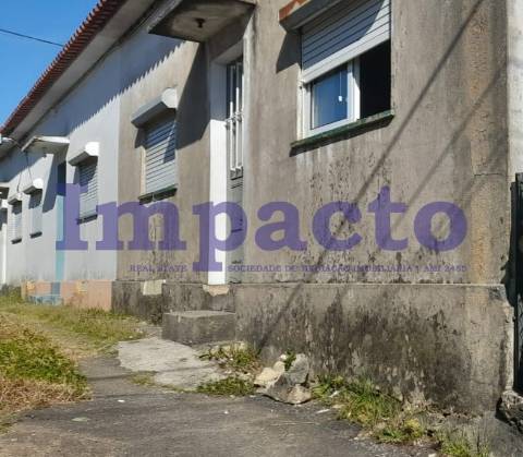 2 Moradias T2 para remodelar em São João da Madeira.