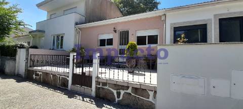 Moradia para remodelar T2 em São João da Madeira