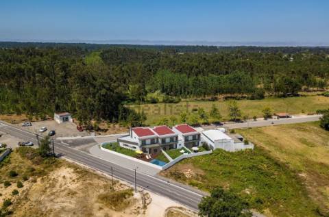 Moradia Geminada T4