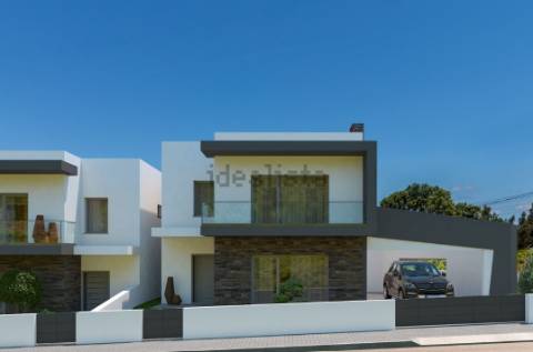 Moradia Geminada T4